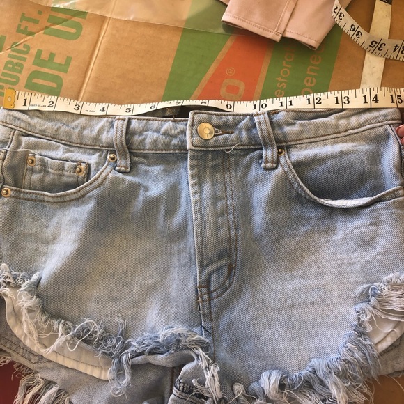 EUC Forever 21 Classic Blue Denim Shorts - Picture 4 of 7